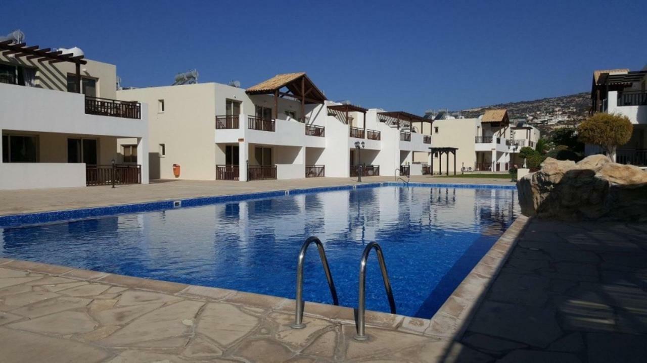 Vanessa 2 Bedroom Apartment Paphos Ngoại thất bức ảnh
